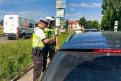 Zaplaťte, jinak zabavíme espézetku. Policie má při kontrolách větší páky na řidiče