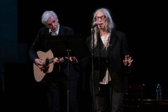 Snídala kávu a cigarety. Vzpomínku na Joan Didionovou zakončila Patti Smith