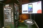 Má to háček. Hotově ani běžnou platební kartou tu nezaplatíte. Musíte přiložit mobilní telefon umožňující placení v systému Android Pay.