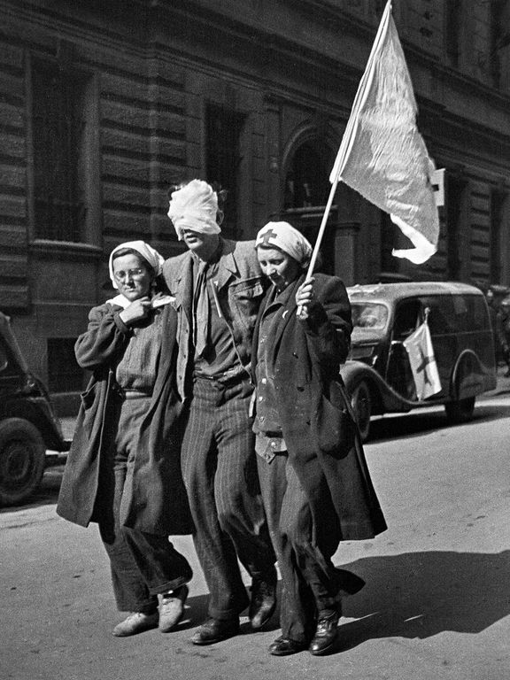 Pražské povstání, květen 1945 .(Ukázka z výstavy Emil Fafek: Ve střehu)..