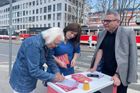 "Jdi někam s tou proruskou politikou." Maláčová a Zaorálek slyšeli nadávky i chválu