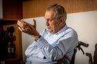 Zeman se musí opět omluvit Šarapatkovi, protože ho znovu pomlouval