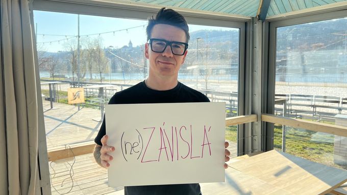 Podcast s Dominikem Turzou jsme natáčeli paradoxně v baru ve Žlutých lázních.