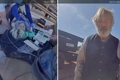 Baldwin na výslechu. Policie odtajnila videa, ukazují, co se dělo po tragické střelbě