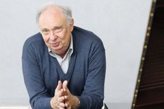 Klavírní virtuos Ivan Klánský dostal od ministra kultury Cenu Antonína Dvořáka