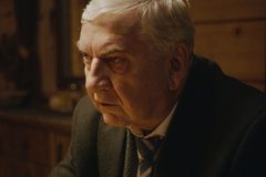 Z rodinné firmy někdo vyvádí peníze. Držitel Českého lva uvede film s Donutilem
