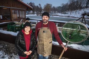 Obnovili vyschlý rybník a naučili lidi jíst kapra. U Kalendů nakupují i kuchařská esa