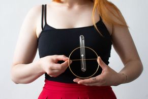 Inspirace českou lípou i motorkami. Studenti vyrobili šperky pro Pavla i první dámu