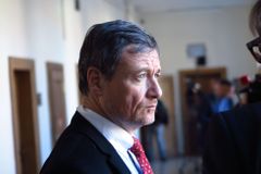"Nelimitovaná ziskuchtivost." Žalobce vysvětluje, proč chce pro Ratha 9,5 roku vězení