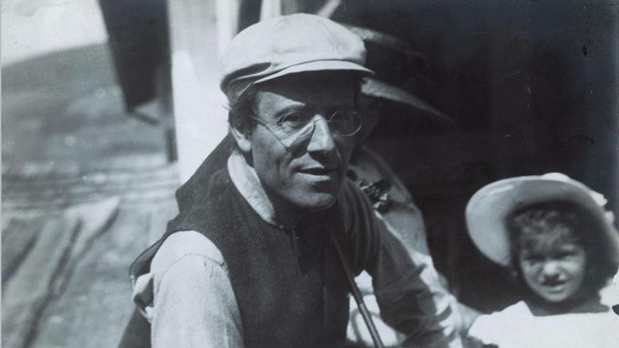 Gustav Mahler s dcerou Annou v italském Toblachu.