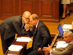 Ve sněmovně začala řádní 19. schůze, na programu bude mít řadu klíčových reforem, které ale kritizuje opozice v čele s ČSSD.