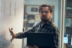 Film s DiCapriem: Na Zemi se řítí kometa, ale všichni jsou zahledění do sebe