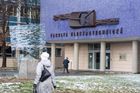 Fakulta elektrotechnická ČVUT v pražských Dejvicích. Nad vchodem vás vítá skulptura připomínající dobu svého vzniku - přelom 50. a 60. let. Uvnitř ale najdeme i ta nejmodernější pracoviště.