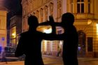 Přišli z divočiny a souloží na ulici, všude odpadky a nazvraceno, stěžují si v Žatci