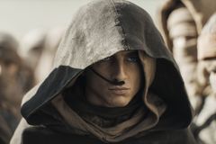 Pomstít otce. Duna 2 je akčnější film, hrdina jezdí na písečném červu