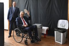 Záznam: Miloš Zeman odvolil v Lánech. Prezident by měl mít politické zkušenosti, řekl