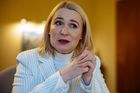 Auto s ministryní obrany Černochovou havarovalo v centru Prahy