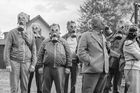 Kurz civilní obrany pořádaný pravděpodobně pražským podnikem OSAN v sedmdesátých letech. Fotografie Ladislava Kolaříka, kterou poskytla jeho dcera Milena Kolaříková (černobílý negativ 35 mm).