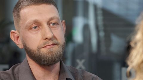 Hošek se choval jako sexuální predátor. Je ale první, kdo nezatlouká, říká Houdek