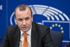 Novým šéfem Evropské komise by mohl být Němec Weber. Má k nám blízko, chválí ho Češi