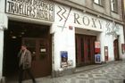 Roxy slaví 25 let. Chodili jsme sem pomlouvat, hrát fotbálek a domlouvat remixy, vzpomíná Burian