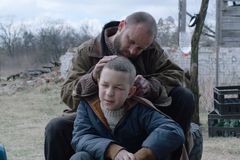 Hrdinství zaměstnanců ukrajinské zoo. Netflix vysílá šest příběhů o ruské agresi