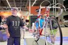 Veletrh Eurobike ukazuje, jak neuvěřitelně se cyklistická technika posunula za posledních třicet let. Doby, kdy kola vypadala tak jako tato silniční retro kráska značky Flandria, nejsou zase tak daleko...