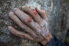 "Svaly jsem měla napnuté k prasknutí a z rukou mi tekla krev. Já jsem však byla odhodlaná to nevzdat - člověk dokáže víc, než si myslí," říká lezkyně.