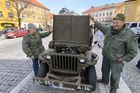 Manželé Vaňáčovi přijeli do Příbrami z Písku. Za svého willyse získali v Příbrami před lety cenu "za nejhezčí popelnici".