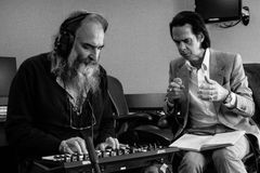 Recenze: Co tě nezabije, to tě zešílí. Nick Cave reflektuje rok pandemie
