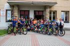 Nápad absolvovat tuto cestu se zrodil přímo v Dětském domově v Krompachu, kde chtěli tety a strejdové spojit nezapomenutelný zážitek pro děti z dětského domova s dobrou věcí.