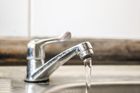 Domov seniorů dal 230 tisíc za přístroj na "živou vodu". Pseudověda, říkají experti