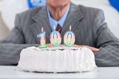 Válečný veterán požádal o sto přání k narozeninám, dostal jich 10 tisíc