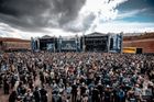 Jedna z největších přehlídek extrémní hudby v Evropě potrvá do nedělního rána, pořadatelé očekávají 18 tisíc návštěvníků.