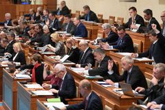Hvězdná hodina Senátu. Andreji Babišovi teď může ukázat, proč za něj má být vděčný
