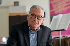 Kotík je tady a pracuje. Osmdesátiletý skladatel si nenechá ani v klidu poblahopřát