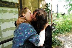 Milenci z hrobky hledají distributora své romance