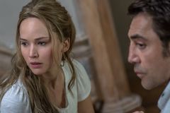Recenze: Režisér Aronofsky vyhrál, jeho matka! je otravná. A proto mnohé diváky baví