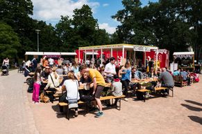 Prázdné domy a náplavky v Česku ožívají. Podívejte se, kam můžete v létě na pivo