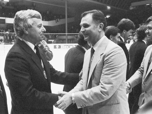 MS v hokeji 1985 v Praze: Trenéři Luděk Bukač (vlevo) a Viktor Tichonov