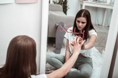 Psycholog: Čelíme nezdravému tlaku být stále lepší. Našemu sebevědomí to škodí
