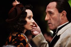Recenze: Renč líčí v Lídě Baarové melodrama větší než z Titaniku. Film se mu ale od počátku hroutí