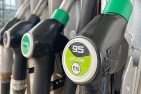 Přijali motoristé benzin E10 s větším podílem biolihu? Nahrává to prémiovým palivům
