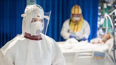 Koronavirus - ARO Krajská nemocnice Liberec, sestra, doktor, zdravotník, karanténa, pacient, oblek, pandemie, krize
