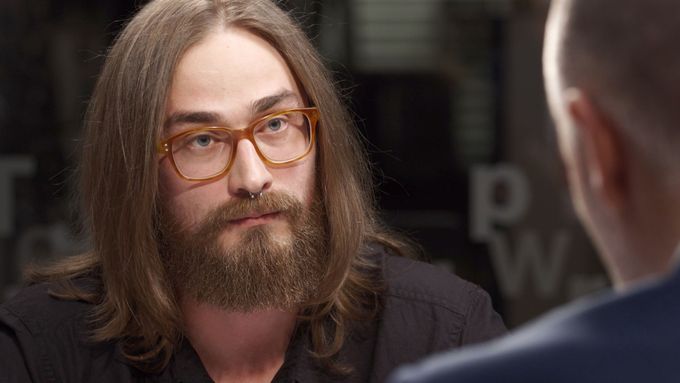 Igor Ochepovsky, hudebník původem z Ruska oslovil přes dvacet ukrajinských, ruských, běloruských a českých hudebníků.