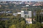 V dubnu 2014 začal Metrostav stavět pro radnici Prahy 8 projekt Nová Palmovka, kam se měl po dokončení přestěhovat i úřad osmé městské části. Nové vedení radnice si však poté nechalo udělat audit projektu, z něhož vyplynuly nejasnosti ohledně vlastnictví budovy. Ukázalo se, že pozemek, na kterém projekt vzniká, patří hlavnímu městu. Praha 8 se začala obávat, že smlouva s Metrostavem není platná. Celou věcí se nyní zabývá soud a firma zastavila stavební práce, dokud se věc nevyjasní.