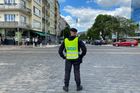 Policie ukončila zásah v hotelu na Smíchově. V pokoji se pořezal muž