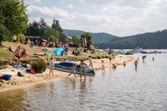 Utonulých je v Česku moc. Záchranáři začali s osvětou, první tabule stojí na Slapech