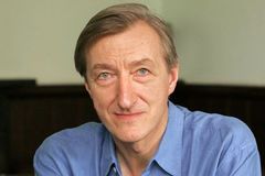 Julian Barnes si upevnil post favorita na Bookera