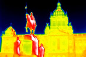 Foto: Jak rozpálený je orloj nebo socha svatého Václava? Praha nasnímaná termokamerou